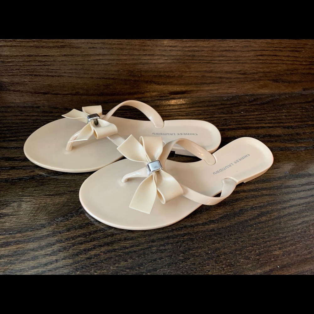 Chinese Laundry - bow thong sandals